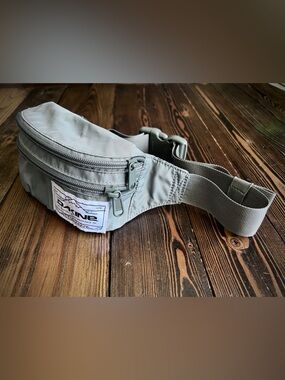 DAKINE • fanny pack waist belt crossbody bag adjustable hands free festival